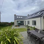 Semesterbostad Clogher View - Scenic